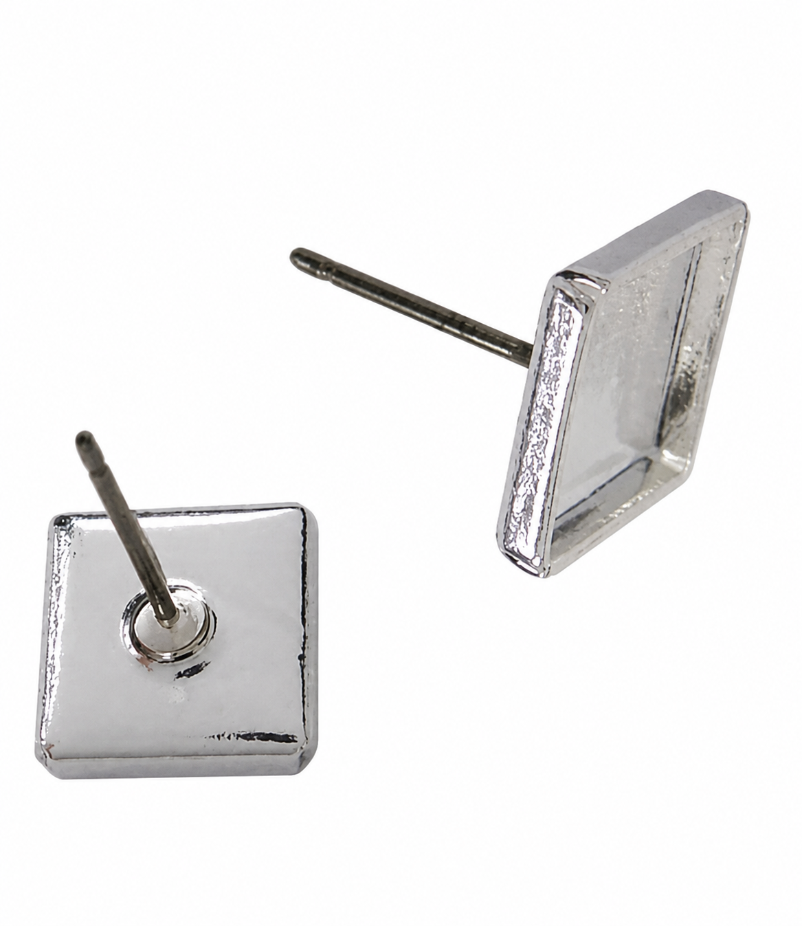  Lôžko štvorec 12x12 mm- strieborná farba -1 pár