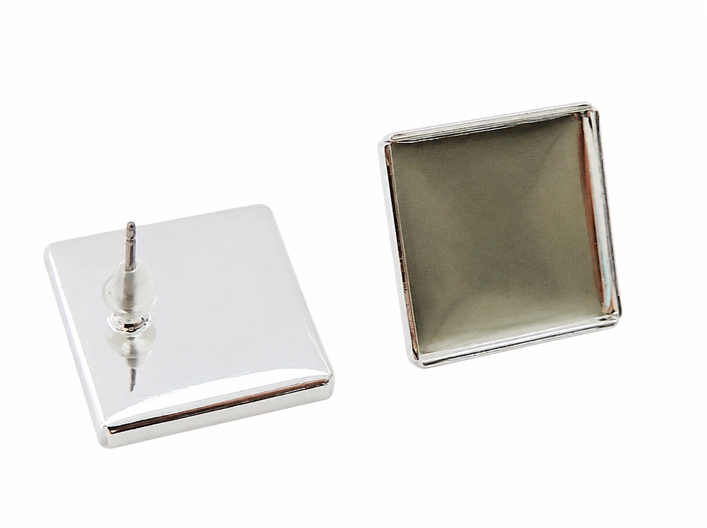  Lôžko štvorec 12x12 mm- strieborná farba -1 pár