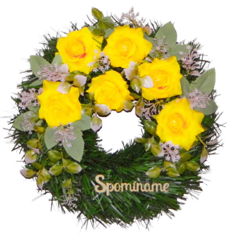 Spomienkový veniec na hrob – žlté ruže, ružové doplnky, zelené listy, nápis Spomíname, Ø 30 cm