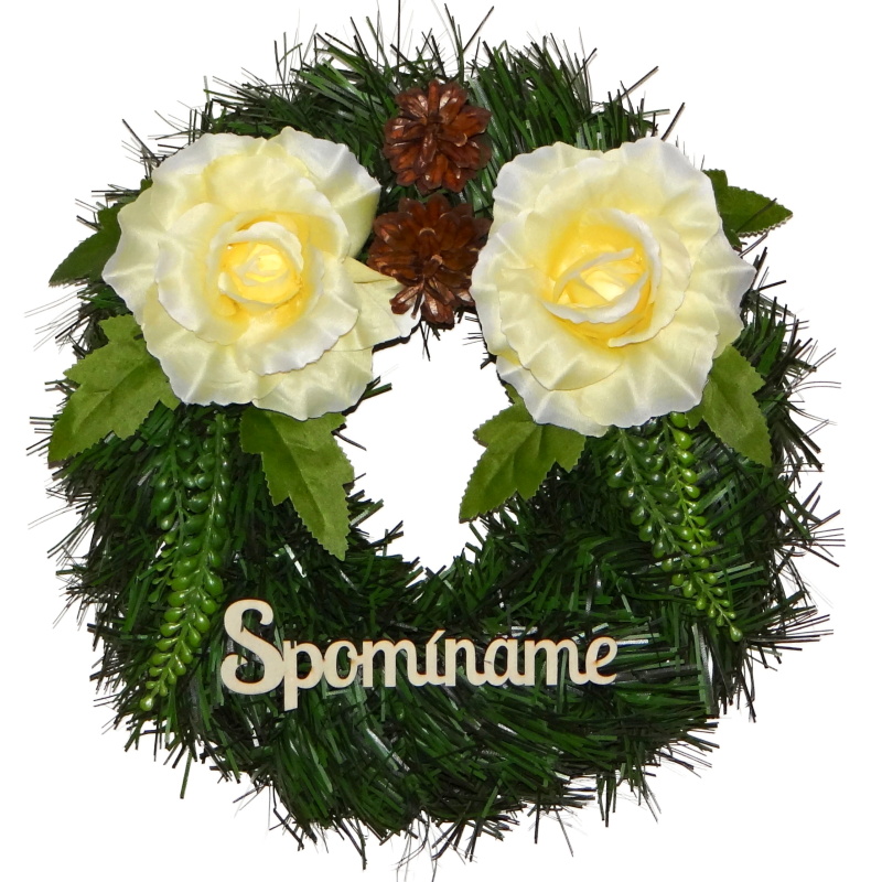 Spomienkový veniec na hrob – 2 veľké žlté ruže, prírodné šišky, zelené listy, nápis Spomíname, priemer 30 cm